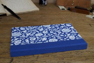 Preview: Tagebuch blau mit weißem Blumenmuster